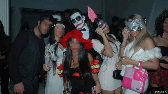 دستگیری ۲۰ نفر در یک "مهمانی مختلط" در آمل دستگیری ۲۰ نفر در یک "مهمانی مختلط" در آمل