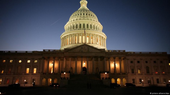 تصویب طرح تشدید تحریمهای ایران در کمیته بانکی سنای آمریکا تصویب طرح تشدید تحریمهای ایران در کمیته بانکی سنای آمریکا