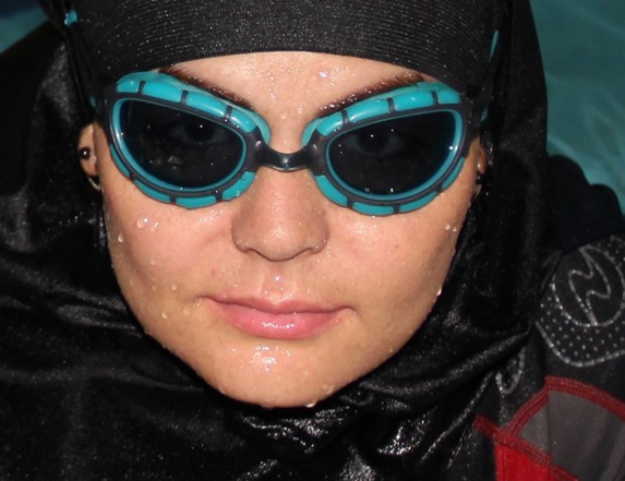 دختر شناگری که رسانههای ایران و جهان را سر کار گذاشت دختر شناگری که رسانههای ایران و جهان را سر کار گذاشت