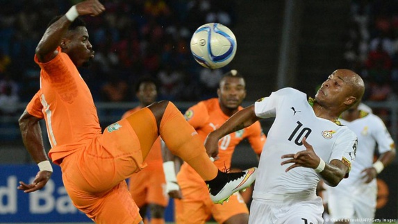 صحنهای از فینال جام ملتهای آفریقا میان سفیدپوشان غنا و تیم ساحل عاج صحنهای از فینال جام ملتهای آفریقا میان سفیدپوشان غنا و تیم ساحل عاج