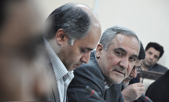 برخورد نامناسب استاندار خوزستان با یک خبرنگار/عصبانیت مقتدایی از ریزگردها یا بی تدبیری ها برخورد نامناسب استاندار خوزستان با یک خبرنگار/عصبانیت مقتدایی از ریزگردها یا بی تدبیری ها