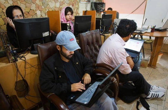 خشونت آنلاین علیه زنان؛ کلیکهایی که زنان را هدف میگیرند خشونت آنلاین علیه زنان؛ کلیکهایی که زنان را هدف میگیرند