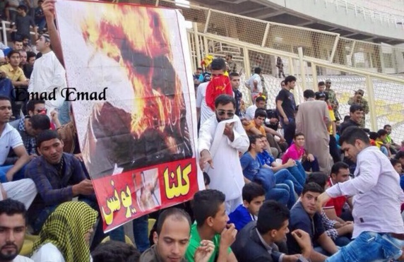 حمله خشونت بار نیروی انتظامی در پی همدردی تماشاگران اهوازی با یونس عساکره+فیلم حمله خشونت بار نیروی انتظامی در پی همدردی تماشاگران اهوازی با یونس عساکره+فیلم