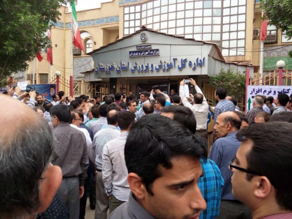 صدها معلم اهوازی در اعتراض به سیاستهای تبعیض آمیز و عدم پرداخت حقوق معوقه خود تجمع کردند+عکس صدها معلم اهوازی در اعتراض به سیاستهای تبعیض آمیز و عدم پرداخت حقوق معوقه خود تجمع کردند+عکس