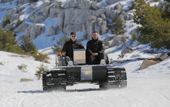 گشت زنی در قطب جنوب با تانک پیشرفته گشت زنی در قطب جنوب با تانک پیشرفته