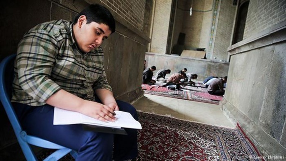 وزیر بهداشت ایران نسبت به رواج چاقی و عوارض آن هشدار داد وزیر بهداشت ایران نسبت به رواج چاقی و عوارض آن هشدار داد