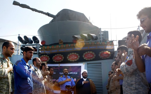 همزمان با عقب نشینی کشتی های ایرانی از خلیج عدن جنگنده های سعودی از ورود هواپیمای ایرانی به آسمان یمن جلوگیری کردند همزمان با عقب نشینی کشتی های ایرانی از خلیج عدن جنگنده های سعودی از ورود هواپیمای ایرانی به آسمان یمن جلوگیری کردند