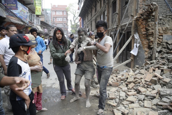 ادامه عملیات نجات: دست‌کم‌۱۹۱۰ کشته در زلزله نپال