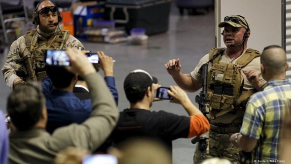 مرگ مهاجمان به نمایشگاه کاریکاتورهای پیامبر اسلام در تگزاس مرگ مهاجمان به نمایشگاه کاریکاتورهای پیامبر اسلام در تگزاس