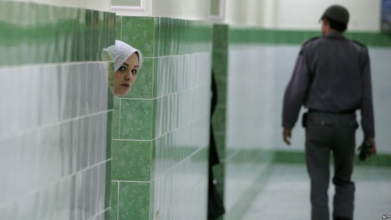 معاون روحانی: ۲۰۰ کودک همراه مادرانشان در زندان به سر میبرند معاون روحانی: ۲۰۰ کودک همراه مادرانشان در زندان به سر میبرند