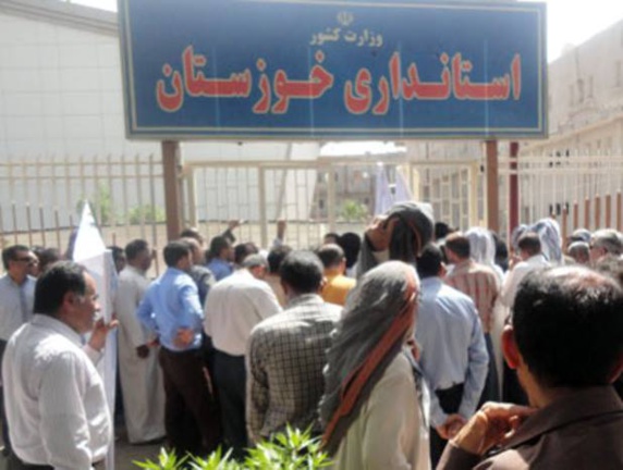 تجمع اعتراضی کشاورزان عرب مقابل استانداری خوزستان تجمع اعتراضی کشاورزان عرب مقابل استانداری خوزستان