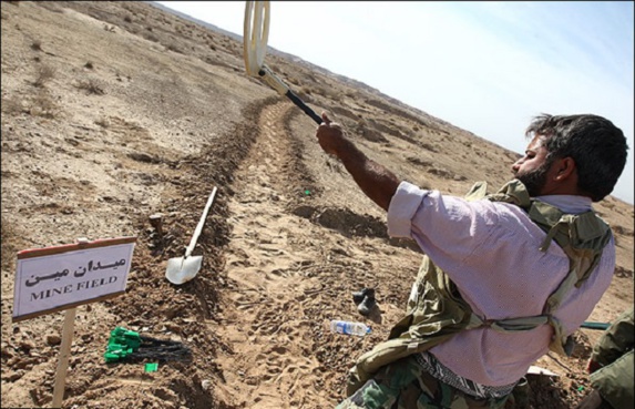 رژیم ایران اطراف پادگانهای نظامی را مینگذاری میکند رژیم ایران اطراف پادگانهای نظامی را مینگذاری میکند