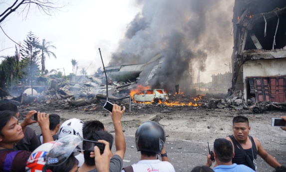 در سانحه سقوط هواپیمای نظامی اندونزی همه ۱۱۳ سرنشین آن جان باختند