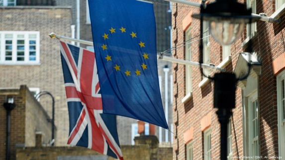 بریتانیا فهرست تحریمی های ایران را "اصلاح" کرد بریتانیا فهرست تحریمی های ایران را "اصلاح" کرد