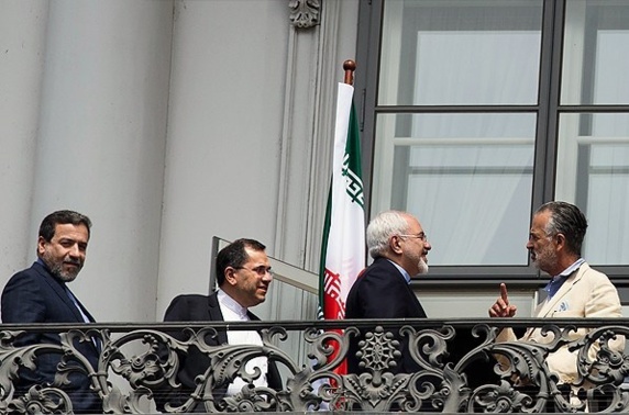 هومن مجد در بالکن هتل ظریف هومن مجد در بالکن هتل ظریف