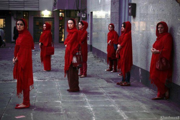 بانوی سرخ پوش تهران به وقت پنج عصر بانوی سرخ پوش تهران به وقت پنج عصر