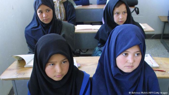 مدارس دولتي ایران از ثبت نام کودکان افغانی سرپیچی می کنند