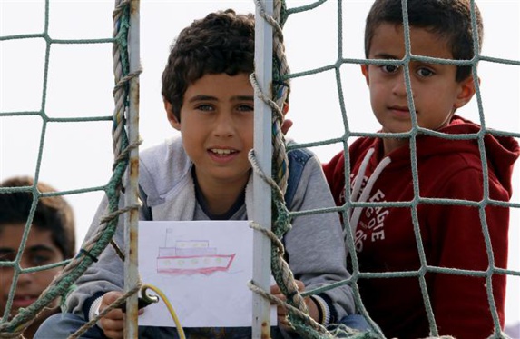 پناهجویان سوری با دوچرخه  ازمسیر قطب شمال خود را به اروپا میرسانند پناهجویان سوری با دوچرخه  ازمسیر قطب شمال خود را به اروپا میرسانند