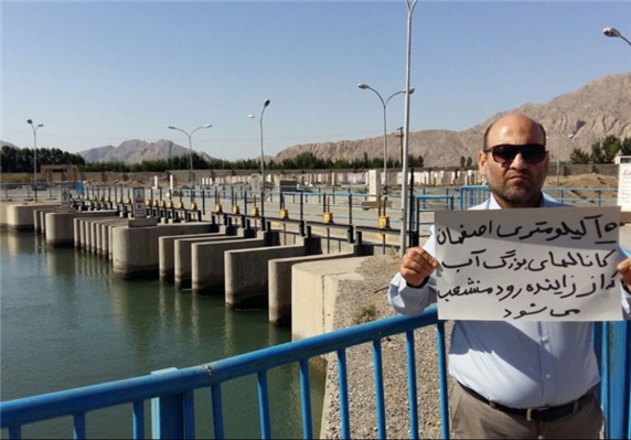 گزارش مستند خبرگزاری فارس/آب شرب مردم عرب را برای آبیاری مزارع برنج اصفهانیها بردند گزارش مستند خبرگزاری فارس/آب شرب مردم عرب را برای آبیاری مزارع برنج اصفهانیها بردند