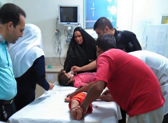 حمله شیمیایی توسط افراد ناشناس به روستای عرب نشین قلعه چنعان اهواز بیش از 300 مصدوم برجای گذاشت حمله شیمیایی توسط افراد ناشناس به روستای عرب نشین قلعه چنعان اهواز بیش از 300 مصدوم برجای گذاشت