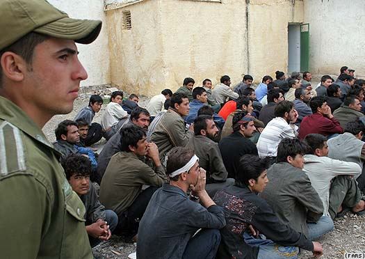 افغانهای پناهجویی که از جنگ اجباری در سوریه میگریزند افغانهای پناهجویی که از جنگ اجباری در سوریه میگریزند