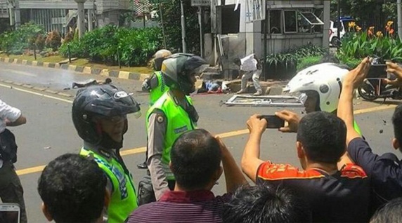 دستکم سه کشته در پی چندین انفجار و تیراندازی در جاکارتا