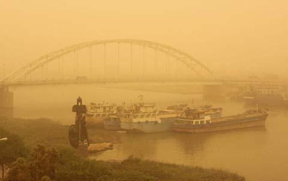 «۵۶ هزار هکتار از اراضی آبادان به کانون گرد و غبار تبدیل شده‌اند»