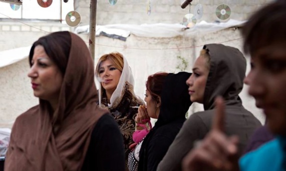 زنان کارتنخواب: زندگی در کمپهایی بدتر از زندان زنان کارتنخواب: زندگی در کمپهایی بدتر از زندان