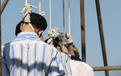 عفو بین الملل: دهها مجرم زیر ۱۸ سال در ایران منتظر اعدام هستند عفو بین الملل: دهها مجرم زیر ۱۸ سال در ایران منتظر اعدام هستند