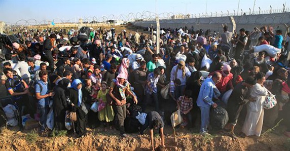 هزاران تن از شهروندان سوری در پشت مرزهای ترکیه سرگردانند