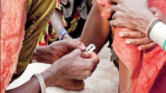 ختنه؛ تیغی که ۲۰۰ میلیون زن جهان را زخمی کرده است ختنه؛ تیغی که ۲۰۰ میلیون زن جهان را زخمی کرده است