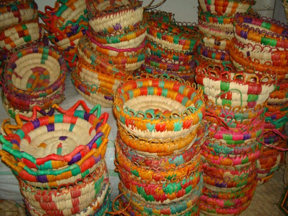 مهمانخانه ای از بوریا و نی مهمانخانه ای از بوریا و نی