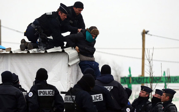 تخریب اردوگاه 'جنگل' در فرانسه از سرگرفته میشود تخریب اردوگاه 'جنگل' در فرانسه از سرگرفته میشود