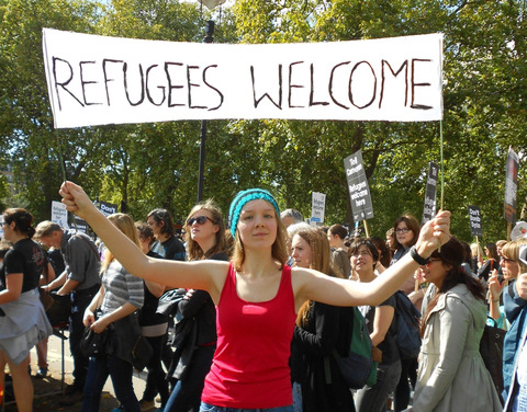 هزاران تن در پایتخت های چند کشور اروپایی در حمایت از پناهجویان تظاهرات کردند هزاران تن در پایتخت های چند کشور اروپایی در حمایت از پناهجویان تظاهرات کردند