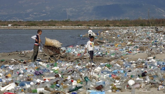 زبالهها در ساحل مازندران / تصویری  زبالهها در ساحل مازندران / تصویری