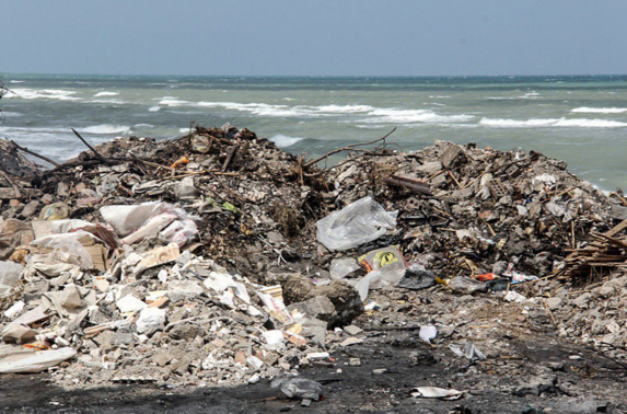 زبالهها در ساحل مازندران / تصویری  زبالهها در ساحل مازندران / تصویری
