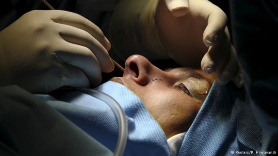 رشد نگرانکننده انجام عمل زیبایی زنان ومردان درایران بهدست "غیرپزشکان" رشد نگرانکننده انجام عمل زیبایی زنان ومردان درایران بهدست "غیرپزشکان"