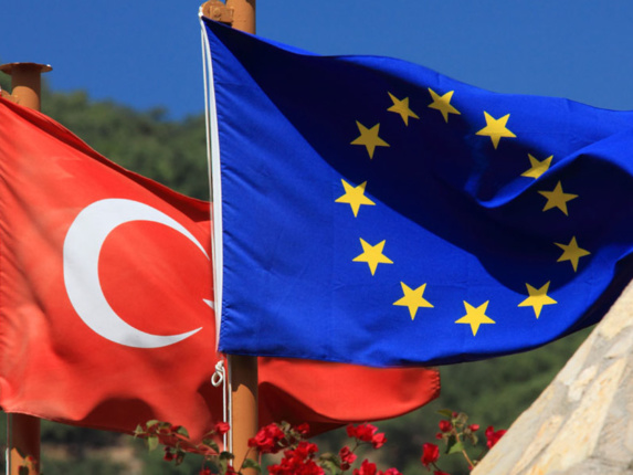 استقبال ترکیه از شروط اروپا برای سفر بدون ویزای شهروندان ترک