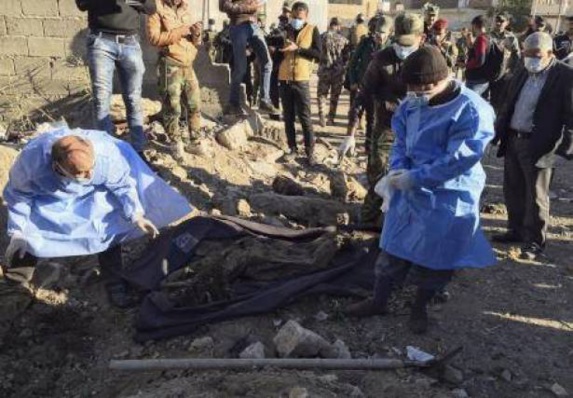 بیش از پنجاه گور دسته جمعی در عراق کشف شد بیش از پنجاه گور دسته جمعی در عراق کشف شد