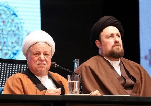 حضور نمایندگان مجلس خبرگان بر سر قبر خمینی وغیاب معنادار نوه اش حضور نمایندگان مجلس خبرگان بر سر قبر خمینی وغیاب معنادار نوه اش