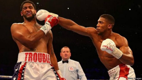 آنتونی جاشوا بریتانیایی با ناک اوت از کمربند قهرمانی سنگین وزن خود دفاع کرد آنتونی جاشوا بریتانیایی با ناک اوت از کمربند قهرمانی سنگین وزن خود دفاع کرد