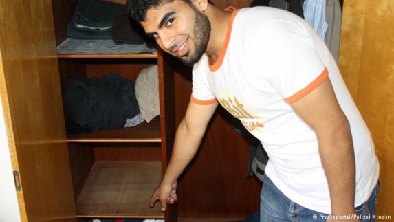 پناهجوی سوری۵۰ هزار یورو پول را تحویل پلیس داد پناهجوی سوری۵۰ هزار یورو پول را تحویل پلیس داد