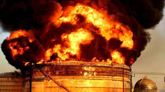 آتشسوزی در تاسیسات پتروشیمی ماهشهر همچنان ادامه دارد آتشسوزی در تاسیسات پتروشیمی ماهشهر همچنان ادامه دارد