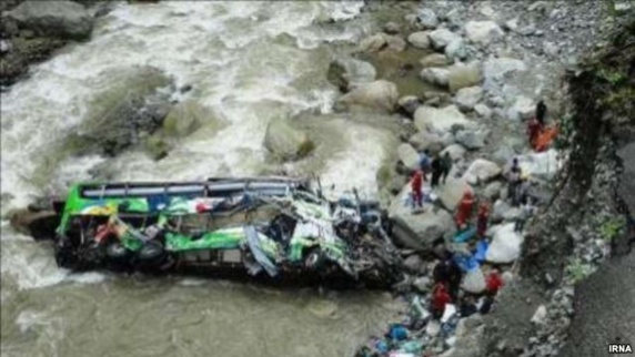 کشته شدن 16 نفر در واژگونی یک اتوبوس در شمال ایران کشته شدن 16 نفر در واژگونی یک اتوبوس در شمال ایران