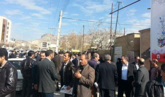 حرکتهای اعتراضی در ایلام، پاوه، کرمانشاه و مهاباد حرکتهای اعتراضی در ایلام، پاوه، کرمانشاه و مهاباد
