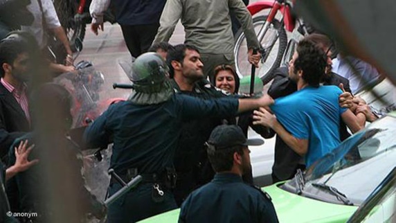 نگرانی انگلستان از ادامه نقض حقوق‌بشر در ایران تحت حاکمیت آخوندها