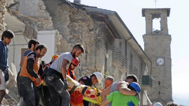 زلزله مرکز ایتالیا را لرزاند
