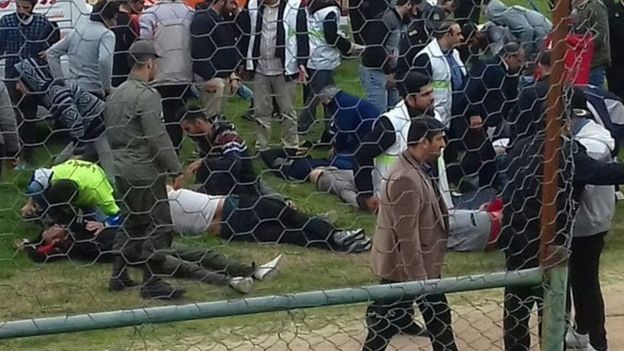پایان بازی فوتبال نیمه تمام به دلیل درگیری میان هواداران شهرآورد مازندران 