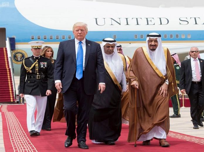 تصاویری از مراسم استقبال ملک سلمان از دونالد ترامپ تصاویری از مراسم استقبال ملک سلمان از دونالد ترامپ