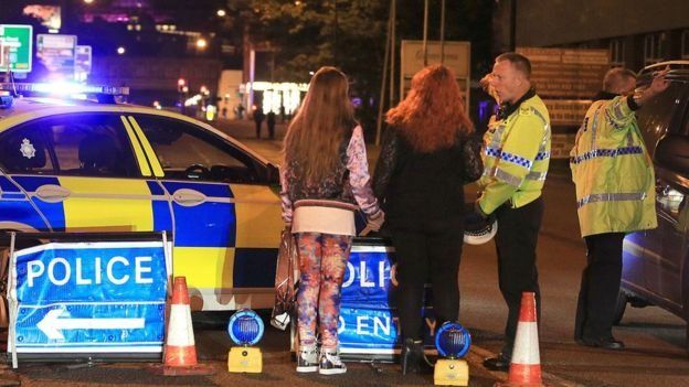 دهها کشته و زخمی در انفجاری در سالن کنسرتی در منچستر